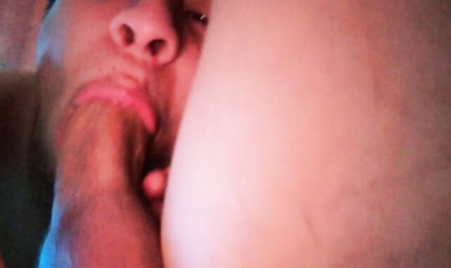 Me penetra mi por el culo