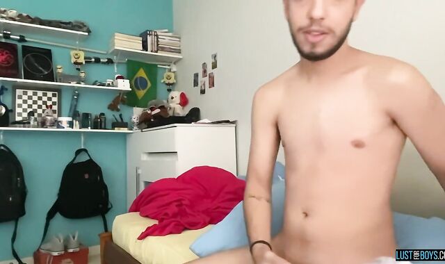 Latino amateur Henry Lynes drains off jizm-pump in intimate vid