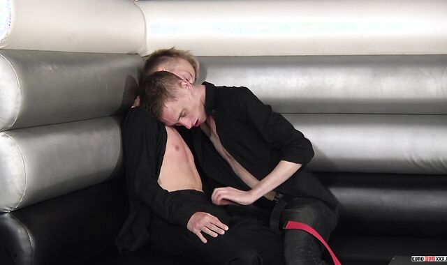 Ultra-Kinky Europeans Ashton Bradley and Corey Conor arse boinking breed