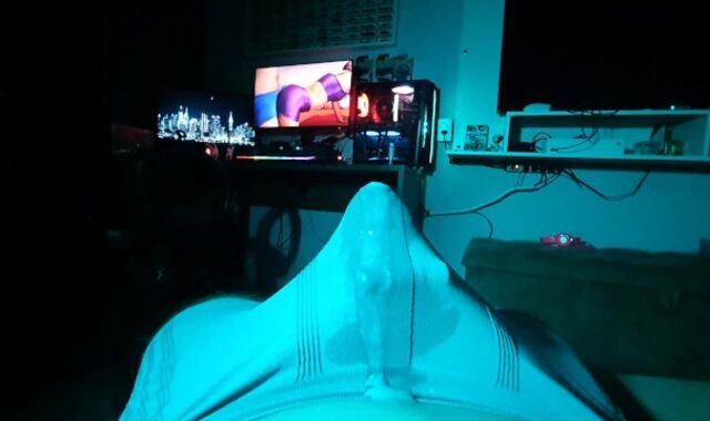 3 wands at the same time, jizzing in underwear, solo male