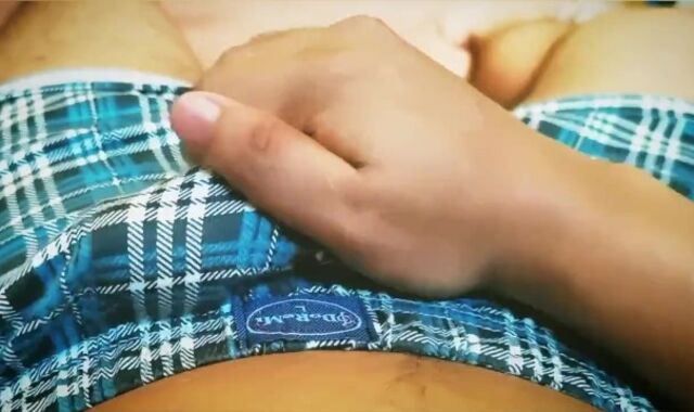 Pinoy Jakolero "Umuungol sa sarap si Kuya habang nagjajakol"