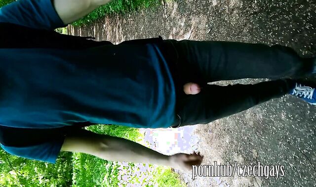 teenie man - supah-kinky - outside - piss - fap :-)