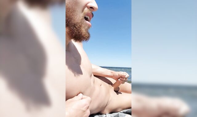 Brainwashed gooner dude masturbates his bone on public beach