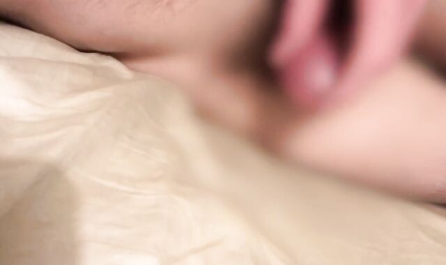 A Asian man who endures ejaculation many times while lifting a miserable pant voice [# 80]