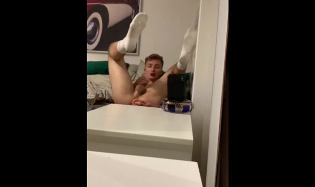 Teenie ride enormous faux dick and jizz on front of the mirror