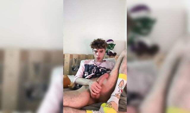 supah-uber-cute skater boy fapping in his bedroom (jizz, school-senior+)