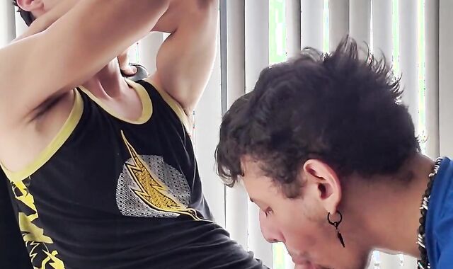 That meatpipe torn like rock when's inside my gullet ????