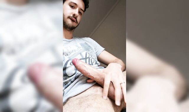 Italian teenie wanks his 8 inches rock hard-on and completes with a yam-sized jizz