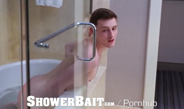 ShowerBait Multiracial Douche Smash With 2 Super-Naughty Bears