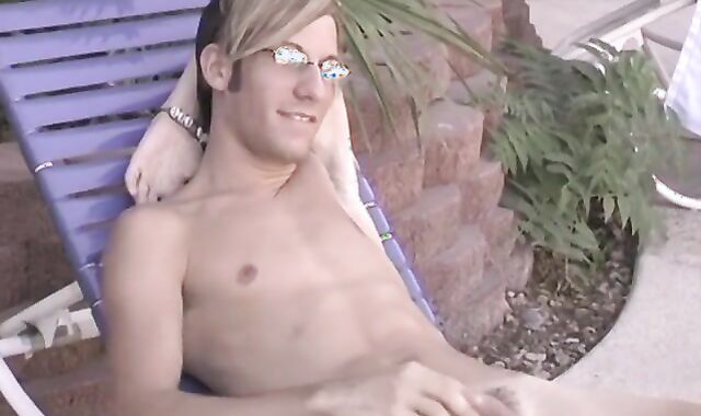 Lads Tyler Bradley and Zack Randall deep-mouth rods in gang