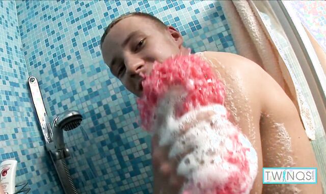 Wild Grizzly Jordan Gets Soapy And Wanks His Enormous Jism-Pump!