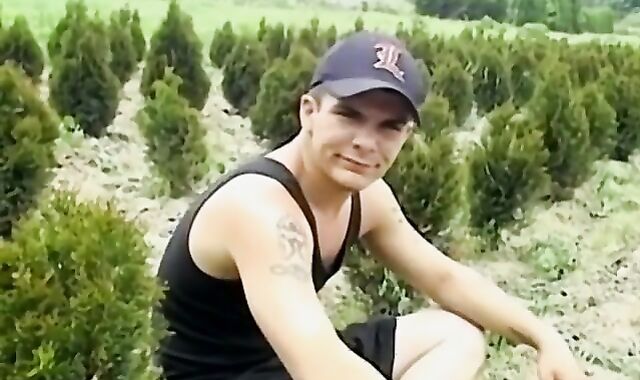 Tatted unexperienced Gage Winchester drains and blows a flow solo