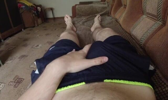 Lad faps off a monstrous pipe and blows a load