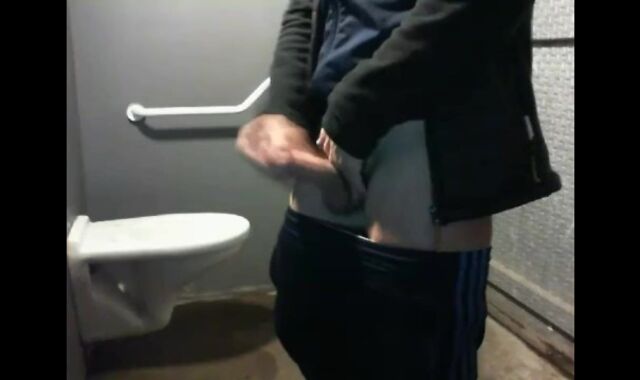 A day on a London market, a man is watching me jack off and he rub my ball nut