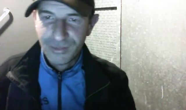 A day on a London market, a man is watching me jack off and he rub my ball nut