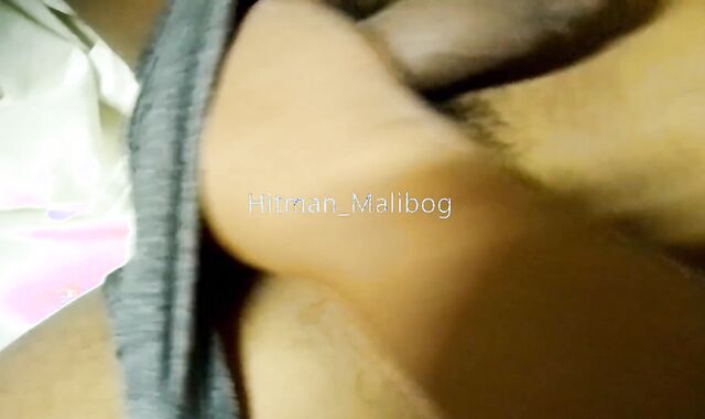 Tinulungan ako ni tropa na palabasin tamod ko