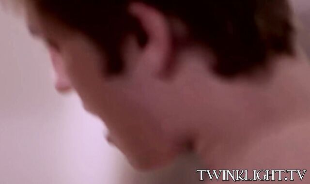 Insatiable guys Kain Lanning and Jonathan Cole shag in douche