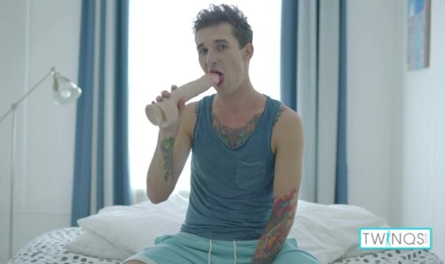 Supah-Boning-Super-Fucking-Hot Stud Plaything Noah Pummels His Booty With Fake-Man-Meat And His Own Beef Whistle