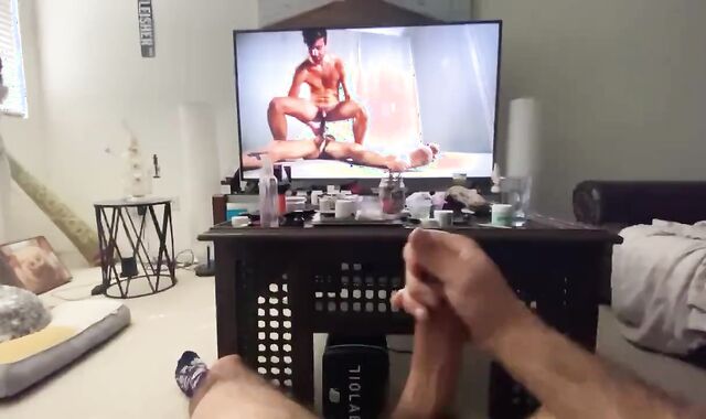 Witnessing porno and jerking with a blunt and . No edits.