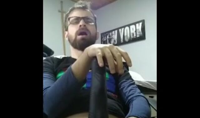 Testing out the sextoy Close2You