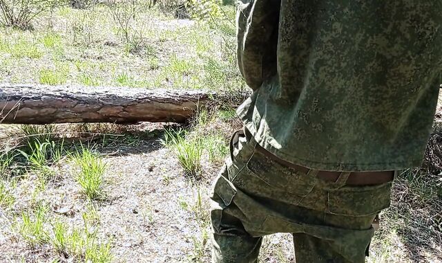 Youthful mind-blowing soldier faps off in the forest