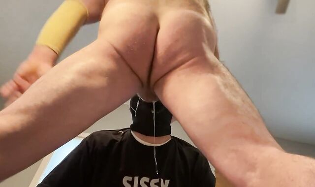 Heterosexual dom feeding his fag cumslut another flow
