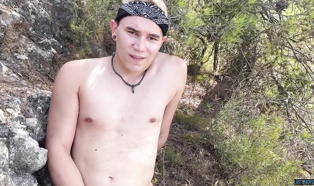 Abnormal nicely-shaped unexperienced Sam Carter milks off solo outdoor