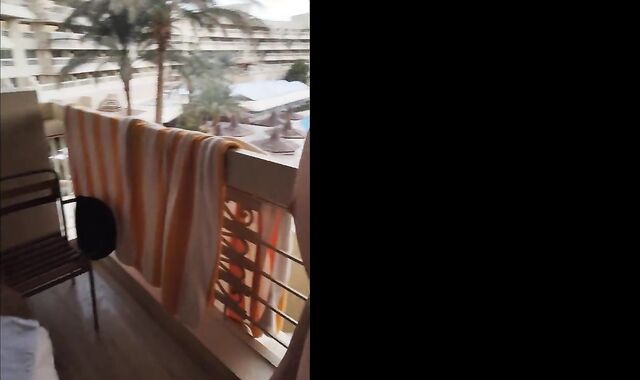 Tutorial A young lad puts sunscreen on his naked figure with his meaty rod (French Lad)