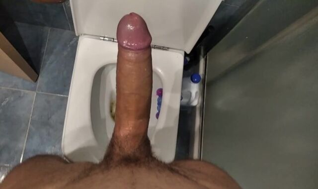 I woke up from bed at night to urinate, and ended up stroking off and jizzing in the shower! With oil!