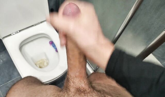 I woke up from bed at night to urinate, and ended up stroking off and jizzing in the shower! With oil!