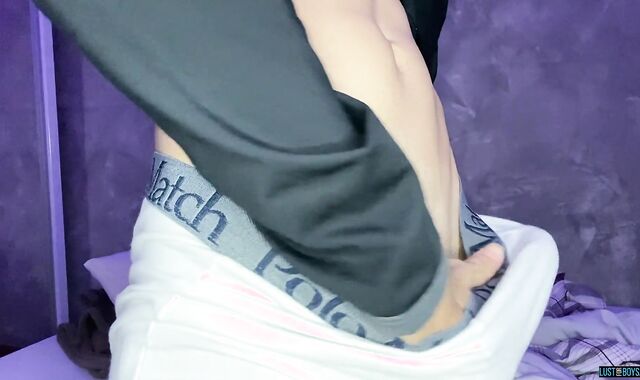 Magnificent twink James Sins opens up bootie cheeks and jacks off