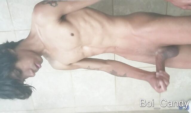 Splendid Hawaiian Lad showers