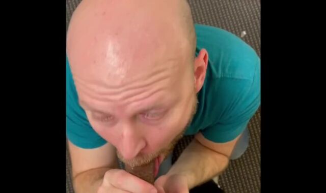 Fellow from laundry guest apartment has me meet him in stairwelll