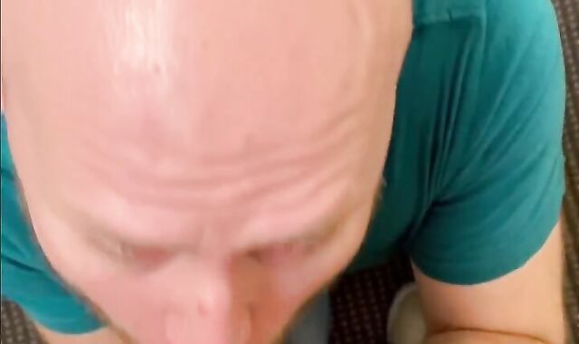 Fellow from laundry guest apartment has me meet him in stairwelll