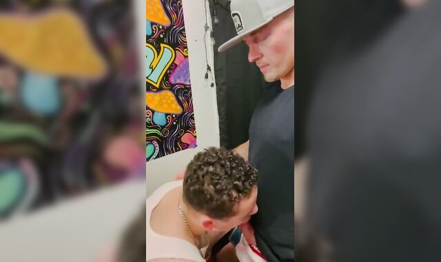 This man knows how to blow guy cock