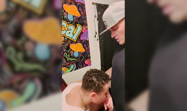 This man knows how to blow guy cock