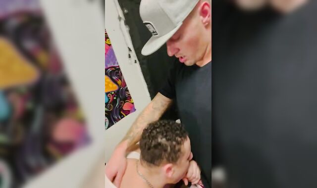 This man knows how to blow guy cock