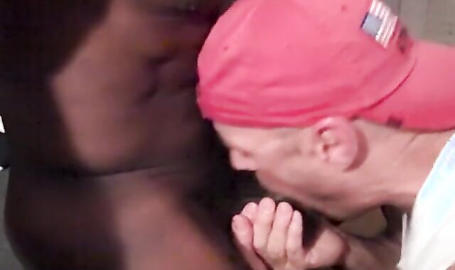 Late night blow job for str8 Jamaican security guard