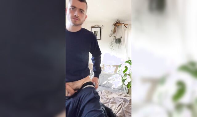 Lad smacks his massive fellow bone around and then shoots his yam-sized explosion all over himself.