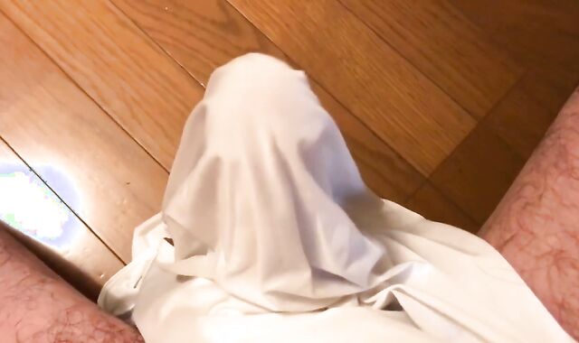 肌着に擦れて射精する前に失禁してしまう変態日本人の勃起チンポ【#36】