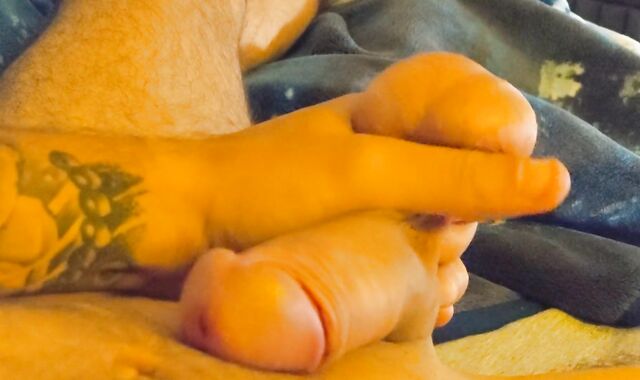 My builder are working while I wank until I jizm