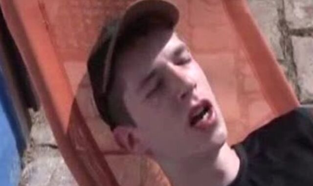 teens tearing up nude