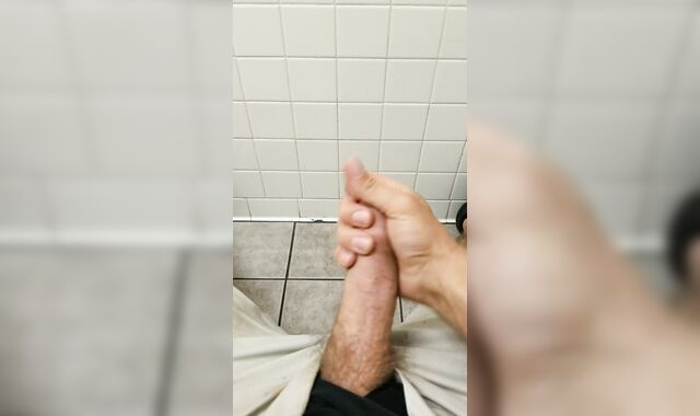 Ultra-Super-Cute quickie in random gas station bathroom