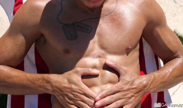 ManRoyale Damian Rose Screws Thick Wood Bear On 4th Of July