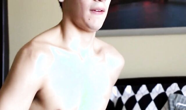 twink Rides His Acquaintance unprotected