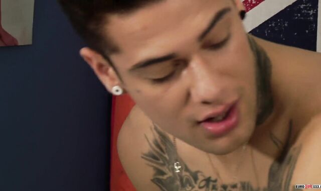 Skylar Blu and Alex Silvers three way plumb with Mickey Taylor