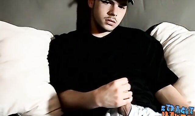 Jock thug milks his jism-pump before jizzing in his hatch