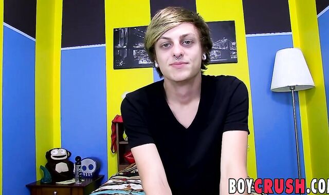 Luscious lad pleasing his caboose with a big thick fake-penis