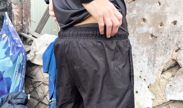 In an abandoned palace, he finished in the arse with a boy from the sports field