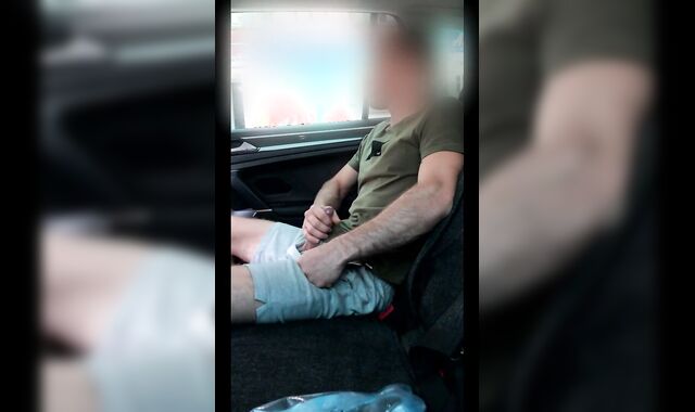 Тайно Дрочу в ТАКСИ пока Водитель вышел... Рискованная МАСТУРБАЦИЯ в ОБЩЕСТВЕННОМ месте!!!